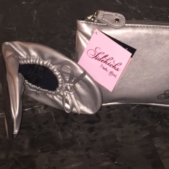 Sidekick Slippers with a Wristlet - NWT - Picture 7 of 7